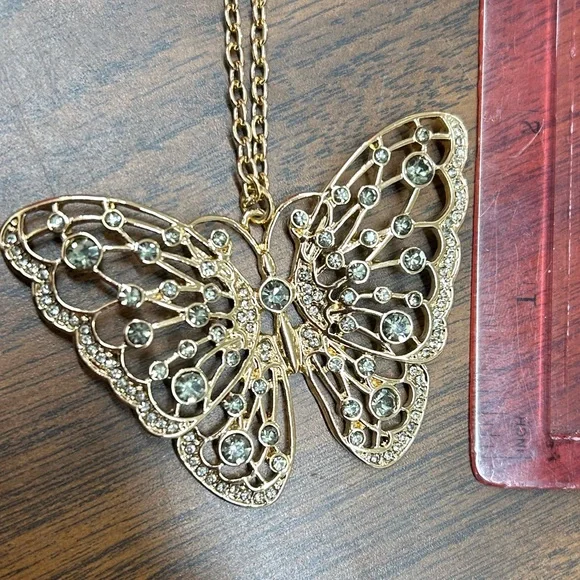 New Jessica Simpson Elegant Gold Tone Butterfly Pendant Long Necklace - Picture 3 of 5